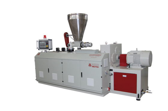 32.9 rpm 나사 속도 나사 디자인을 위한 이중 나사 PVC 천장 패널 생산 라인