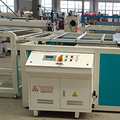 380V 50hz PVC 지붕 잎 건설 재료 생산용 진압 라인
