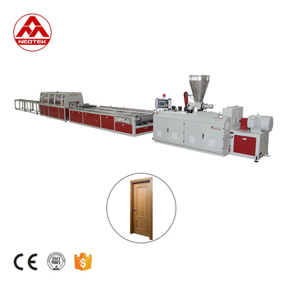 250kW의 전력으로 높은 용량 25000 KG WPC 넓은 문 부엌 보드 추출 라인