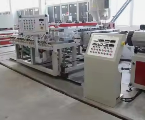 맞춤형 1220mm Co 회전 피침 쌍 나사 PVC 폼 보드 추출 라인